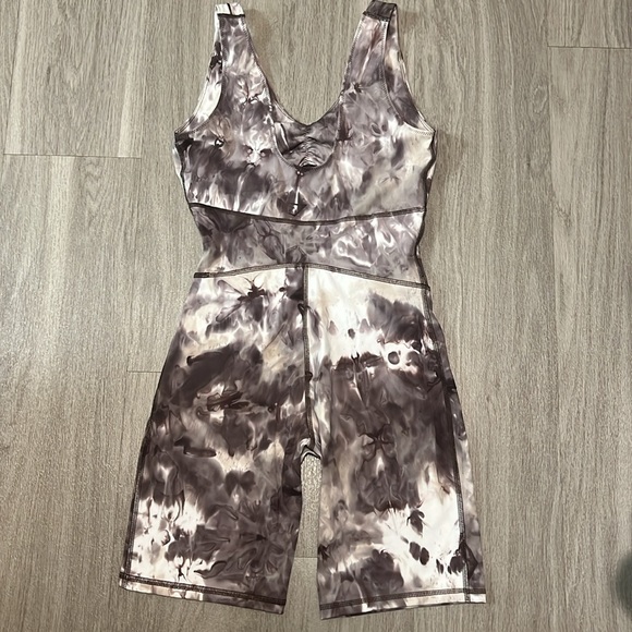 GYMSHARK ELEVATE ALL IN ONE NEW - Picture 2 of 4